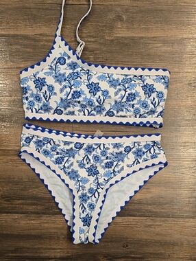 SHEIN White & Blue Floral One-Shoulder Bikini Set